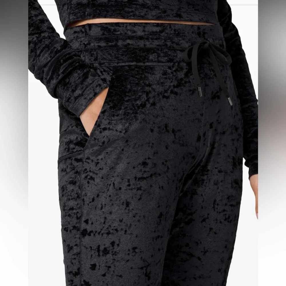 Women’s Lululemon Ready To Crush Velvet Jogger Lounge Pants Black Size 2